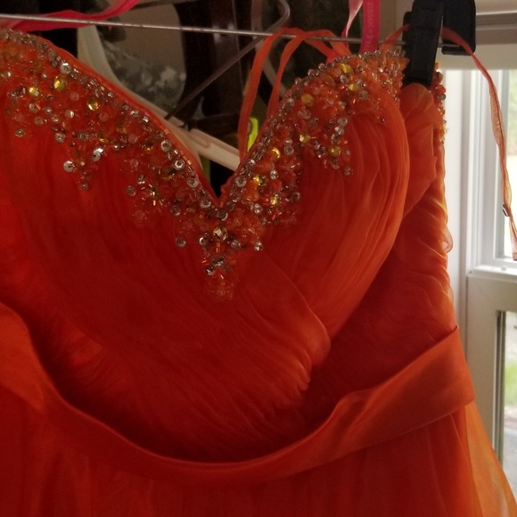 Prom dress - Picture 1 of 6